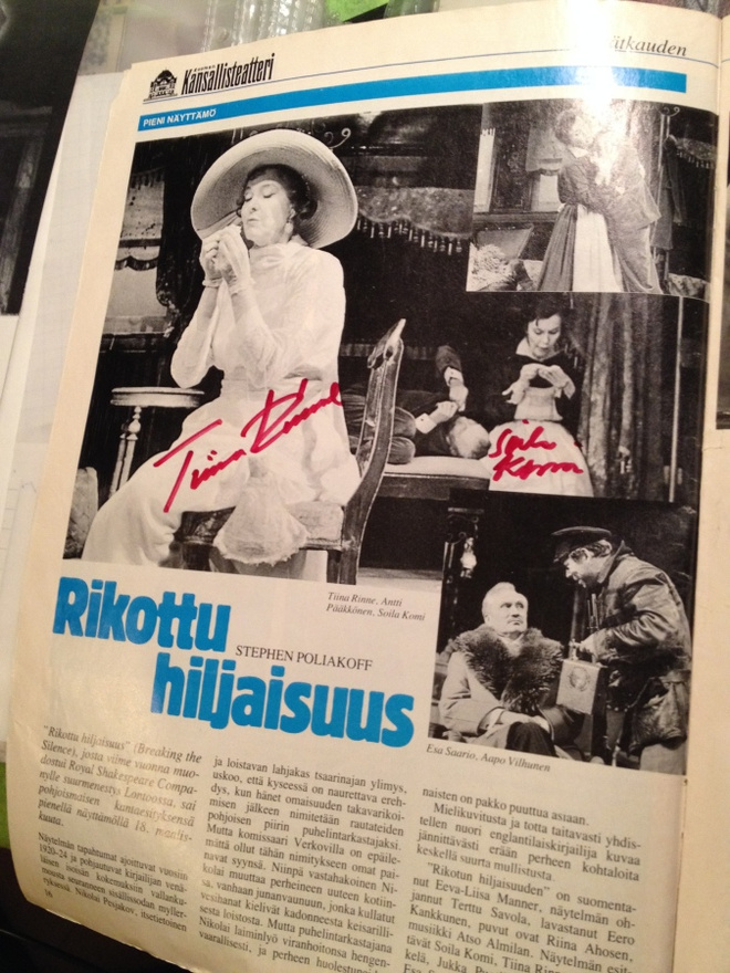 Tiina Rinne & Soila Komi nimikirjoitukset Väliverhossa