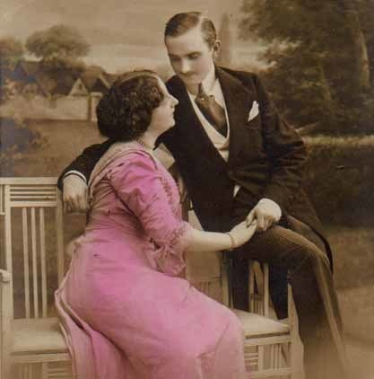 RAKKAUS / Rakastunut pari puiston penkillä. 1900-l.