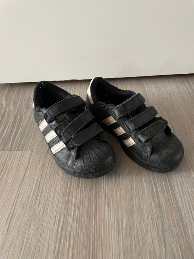 Adidas matalavartiset lenkkarit koossa 28.