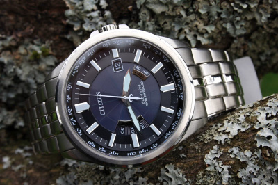 CITIZEN RADIO-CONTROLLED WORLD TIME 100m SAPPHIRE.