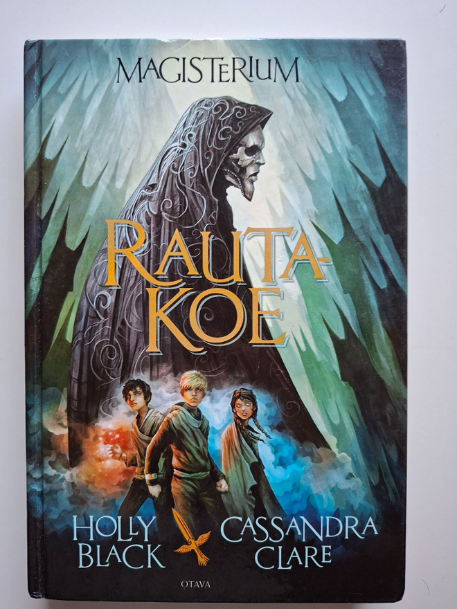 Black, Holly & Clare, Cassandra: Magisterium 1: Rautakoe
