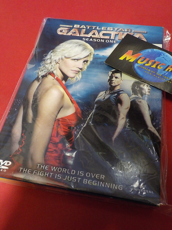 BATTLESTAR GALACTICA SEASON ONE DVD BOX