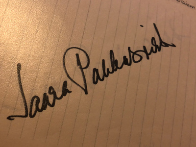 Saara Pakkasvirta nimikirjoitus paperilla