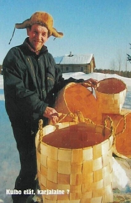 Miehellä isot pärekorit Postikortti