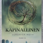 Veronica Roth - Outolintu-trilogia & Neljä (sid.) - pikkukuva 2
