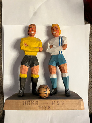 Puusta veistetty jalkapallo palkinto Haka-Hsb 1978
