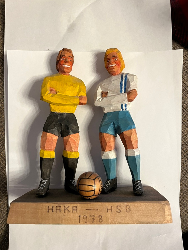 Puusta veistetty jalkapallo palkinto Haka-Hsb 1978