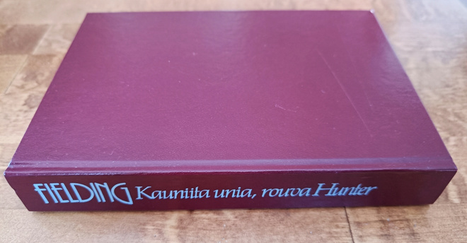 Joy Fielding: Kauniita Unia, Rouva Hunter