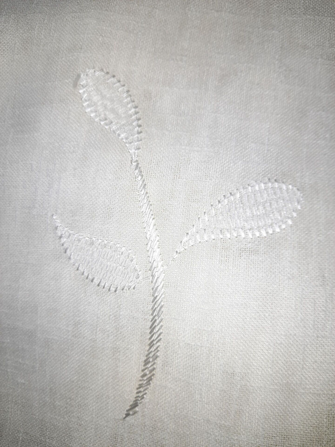Luonnonvaalea lehtikuvio pellavajäljitelmäkangas 140x230cm