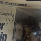 ALICE COOPERIN NIMIKIRJOITUS ILTALEHDEN ARTIKKELISSA - pikkukuva 3