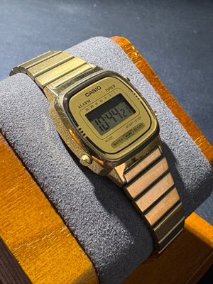 Casio Vintage LA670WE 3191 kullanvärinen digi rannekello