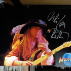 ULI JON ROTH NIMIKIRJOITUS VALOKUVASSA - pikkukuva 1