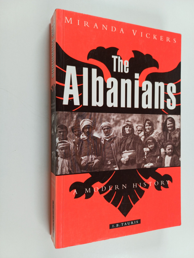 Miranda Vickers : The Albanians : a modern history