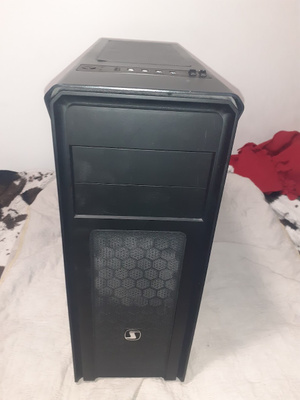 Tietokonekotelo - MidiATX Tasokas PC Kotelo