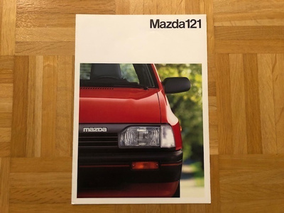 Esite Mazda 121 vuodelta 1988