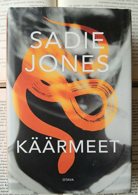 Sadie Jones - Käärmeet (sid.)