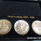 Suomi sodassa  1939 - 1945   Mitalilaatikko  mitaleineen.. - pikkukuva 1