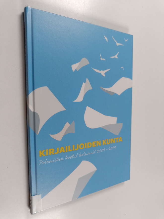 Kirjailijoiden kunta : Polemiikin kootut kolumnit 2009-2019