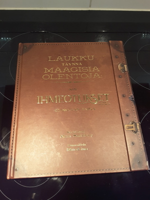 Laukku täynnä maagisia olentoja