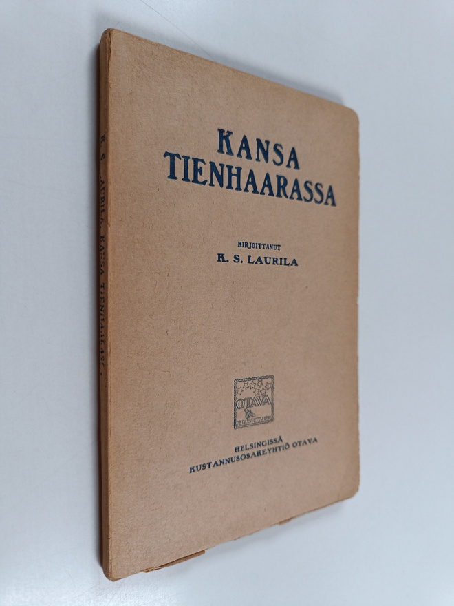 Kaarle Sanfrid Laurila : Kansa tienhaarassa
