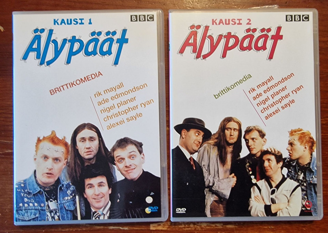ÄLYPÄÄT - YOUNG ONES Kaudet 1 ja 2 dvdeet