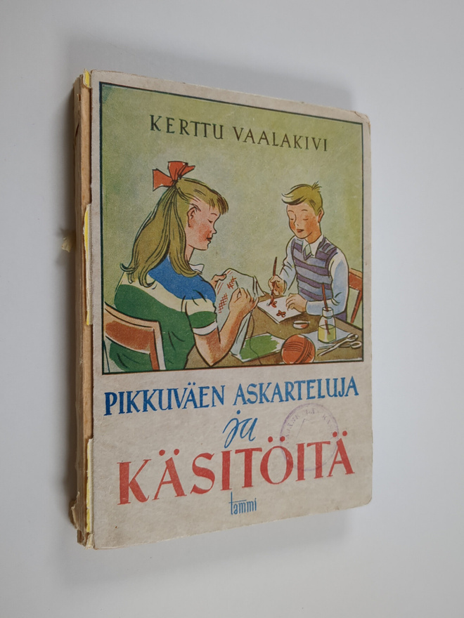 Kerttu Vaalakivi : Pikkuväen askarteluja ja käsitöitä