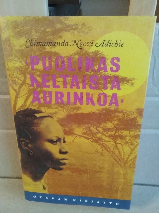 Chimamanda Ngozi Adichie: Puolikas keltaista aurinkoa