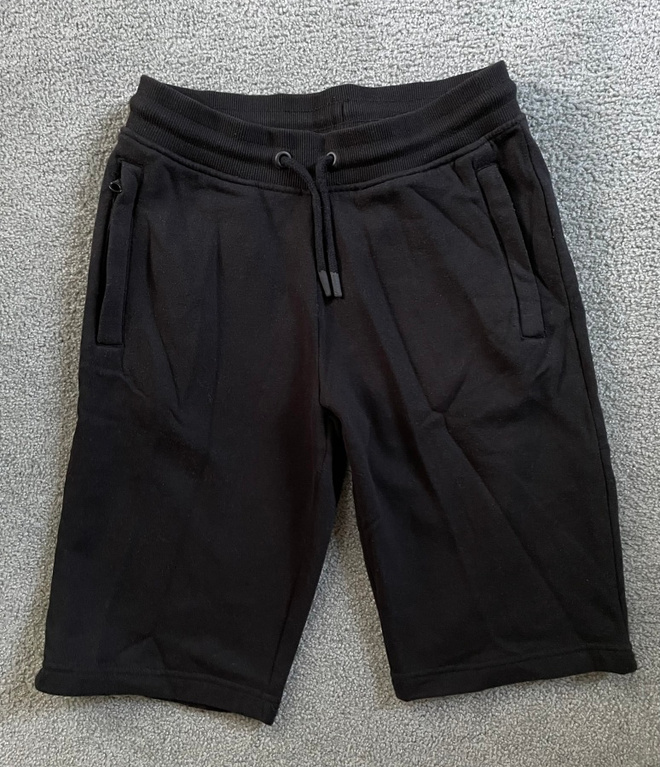 Mustat shortsit koko 158-164 cm