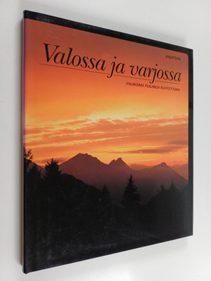 Valossa ja varjossa : valikoima psalmeja kuvitettuna