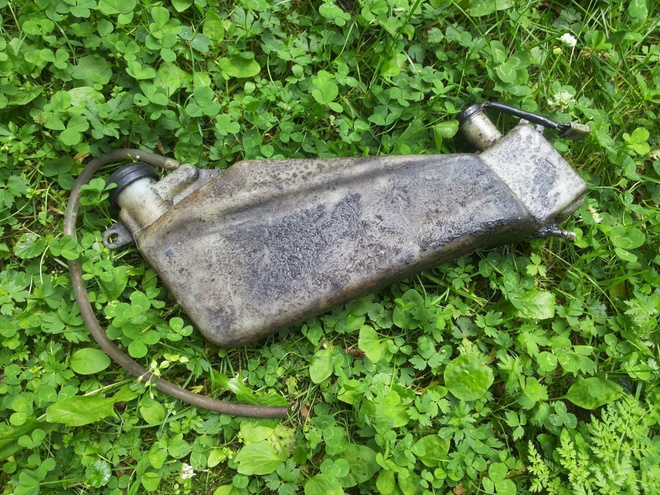 Kawasaki AR125 öljysäiliö