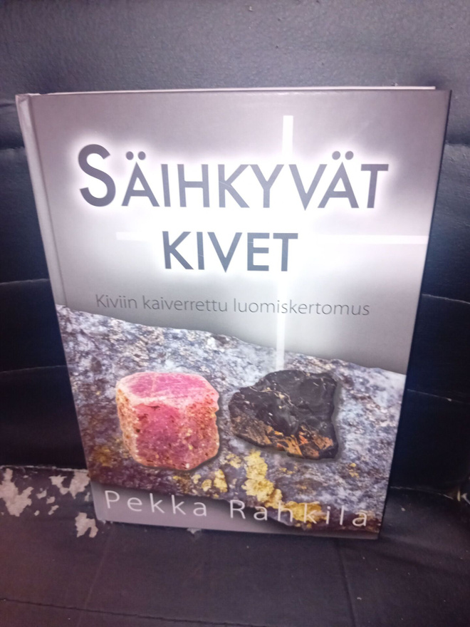 Rahkila : Säihkyvät kivet ( SIS POSTIKULU )