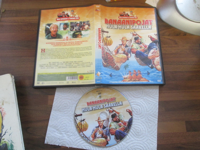 BANAANIPOJAT HULA-HULA SAARELLA ( hyväk DVD