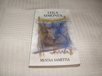 Leila Simonen Mustaa samettia