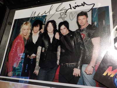 MICHAEL MONROE KUVA KAHDELLA NIMMARILLA (W)