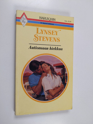 Lynsey Stevens : Autiomaan hiekkaa