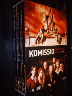 3DVD KOMISSIO keräilyboksi 1-12 ( Sis. postikulun )