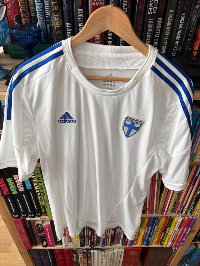 Suomen fudismaajoukkueen pelipaita Adidas koko L