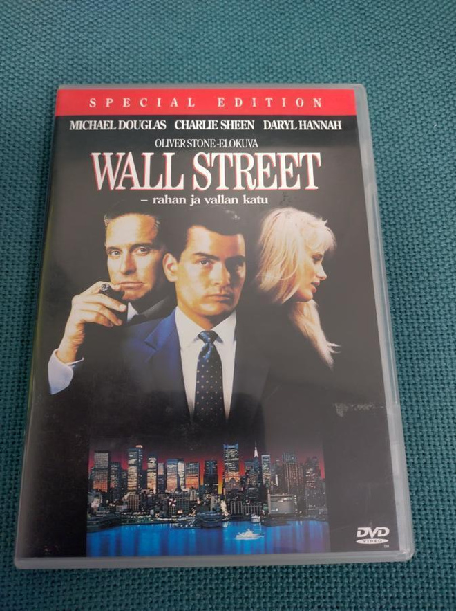 WALL STREET (Charlie Sheen)***