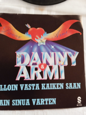 KUVAPUSSI SINGLE -LEVY: DANNY & ARMI