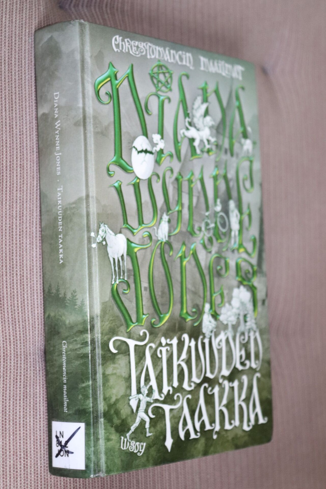 Diana Wynne Jones : Taikuuden taakka ( 1.p. 2011 k.po )