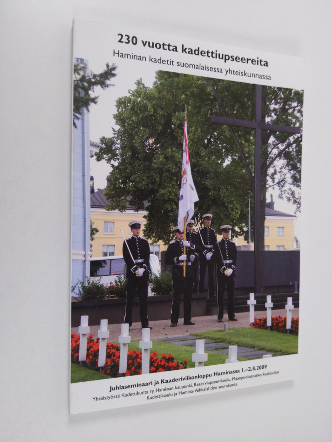 230 vuotta kadettiupseereita : Haminan kadetit suomalaise...