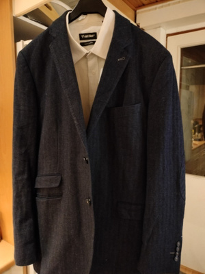 Bleiseri Pierrecardin koko 50/52.