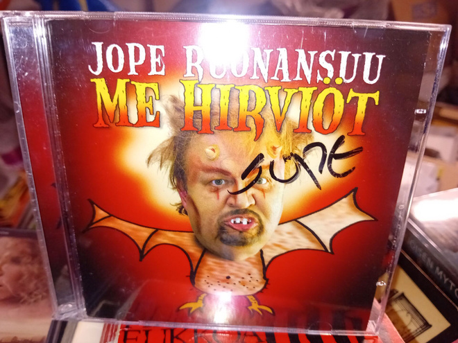 CD Jope Ruonansuu : Me hirviöt ( SIGNED  ) SIS POSTIKULU
