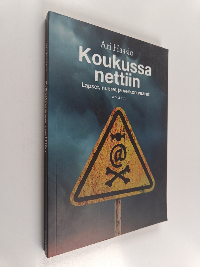 Ari Haasio : Koukussa nettiin : lapset, nuoret ja verkon ...