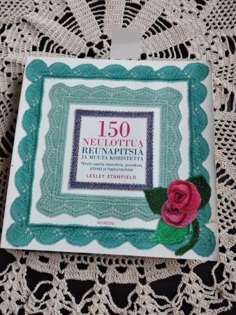150 neulottua reunapitsiä