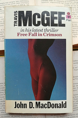 John D. MacDonald - Free Fall in Crimson (paperback)