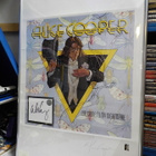 ALICE COOPER TAULU NIMMARILLA - pikkukuva 1