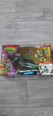 Turtles figuuri ja moottoripyörä