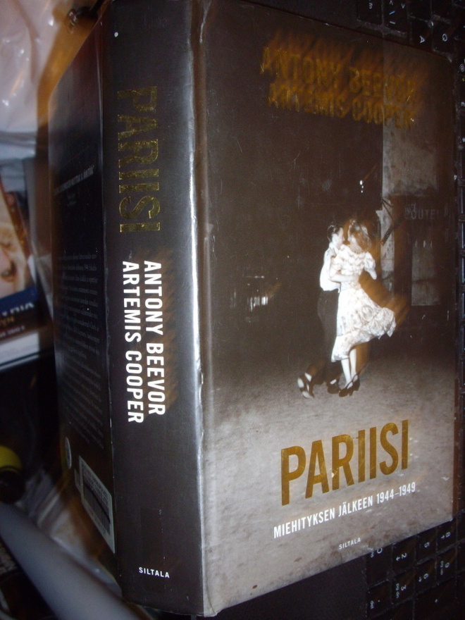 Antony Beevor : Pariisi ( 1 p. 2009 ) Sis. postikulun