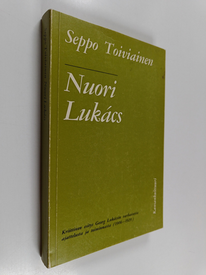 Seppo Toiviainen : Nuori Lukacs : kriittinen esitys Georg...